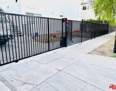5263 Riverton Avenue - Photo Thumbnail 4