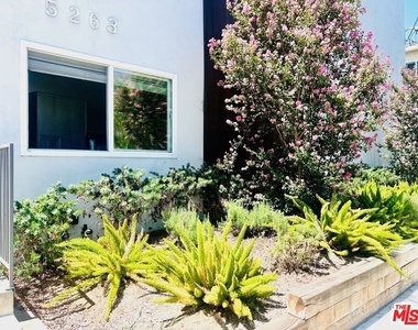 5263 Riverton Avenue - Photo Thumbnail 3