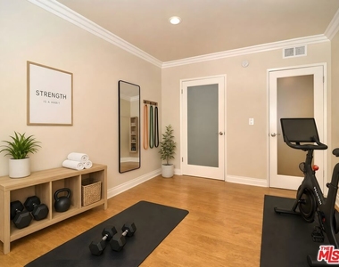 5354 Lindley Avenue - Photo Thumbnail 8