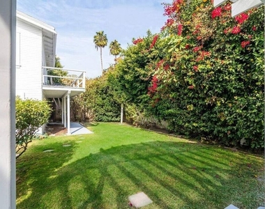 8655 Clifton Way - Photo Thumbnail 12