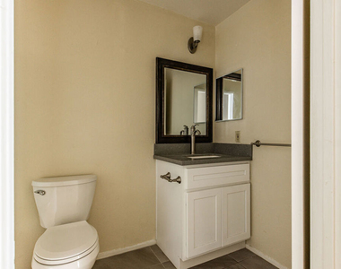 820 S St Andrews Place - Photo Thumbnail 2