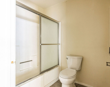 820 S St Andrews Place - Photo Thumbnail 3