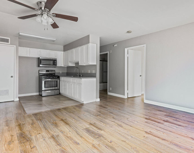 820 S St Andrews Place - Photo Thumbnail 7