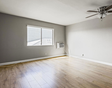 820 S St Andrews Place - Photo Thumbnail 4