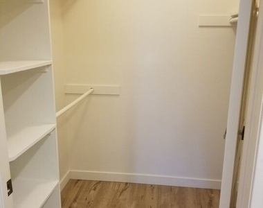 1031 N Crescent Heights Boulevard - Photo Thumbnail 13