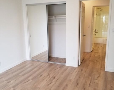 1031 N Crescent Heights Boulevard - Photo Thumbnail 8