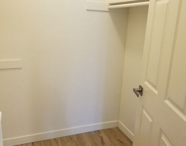 1031 N Crescent Heights Boulevard - Photo Thumbnail 18