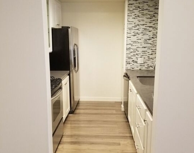 1031 N Crescent Heights Boulevard - Photo Thumbnail 5