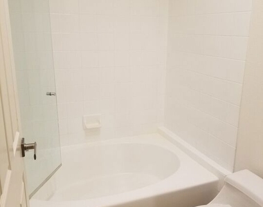 1031 N Crescent Heights Boulevard - Photo Thumbnail 15