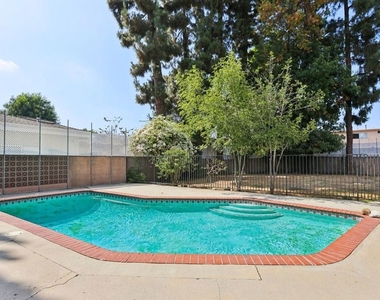 6727 Orion Avenue - Photo Thumbnail 38