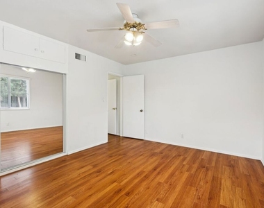 6727 Orion Avenue - Photo Thumbnail 16