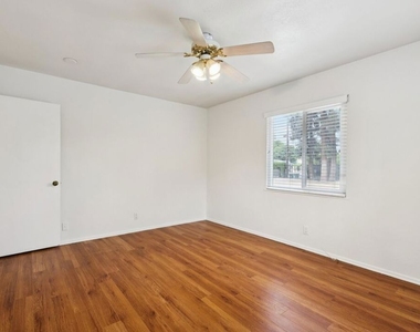 6727 Orion Avenue - Photo Thumbnail 18