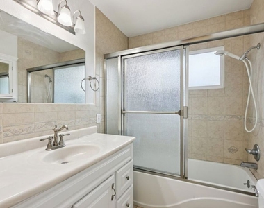 6727 Orion Avenue - Photo Thumbnail 19