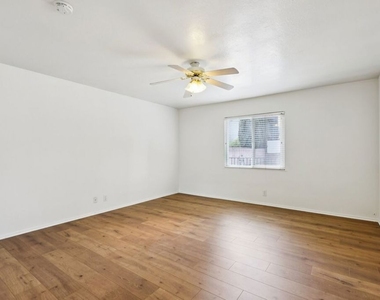 6727 Orion Avenue - Photo Thumbnail 20