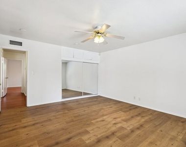 6727 Orion Avenue - Photo Thumbnail 24