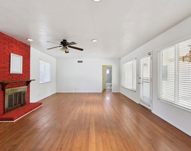6727 Orion Avenue - Photo Thumbnail 11