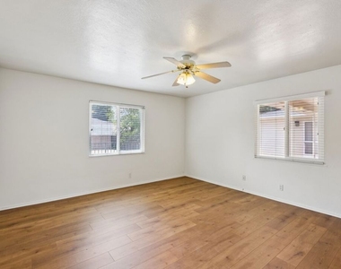 6727 Orion Avenue - Photo Thumbnail 22