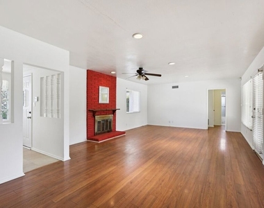 6727 Orion Avenue - Photo Thumbnail 10