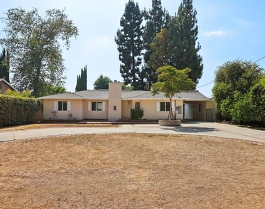 6727 Orion Avenue - Photo Thumbnail 5