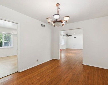 6727 Orion Avenue - Photo Thumbnail 26
