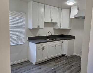 914 S Gramercy Drive - Photo Thumbnail 1