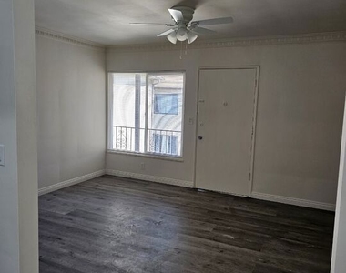 914 S Gramercy Drive - Photo Thumbnail 6