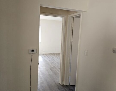 914 S Gramercy Drive - Photo Thumbnail 2