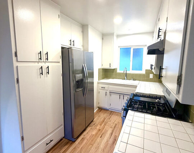 8535 Lookout Mountain Avenue - Photo Thumbnail 4