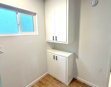 8535 Lookout Mountain Avenue - Photo Thumbnail 12