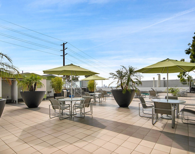 1155 N La Cienega Boulevard - Photo Thumbnail 31