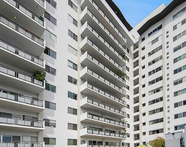 1155 N La Cienega Boulevard - Photo Thumbnail 24