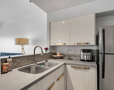 1155 N La Cienega Boulevard - Photo Thumbnail 10