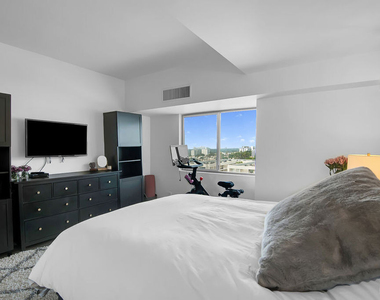 1155 N La Cienega Boulevard - Photo Thumbnail 16