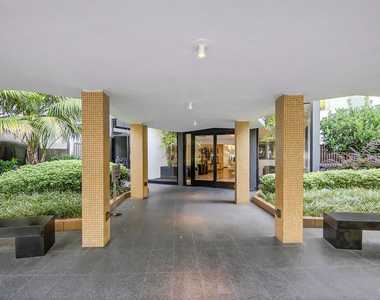 1155 N La Cienega Boulevard - Photo Thumbnail 20