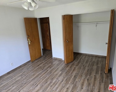 533 W 77th Street - Photo Thumbnail 4