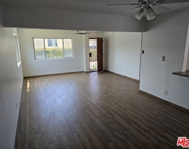 533 W 77th Street - Photo Thumbnail 2