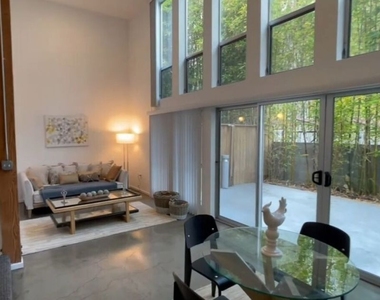 4133 Redwood Avenue - Photo Thumbnail 1