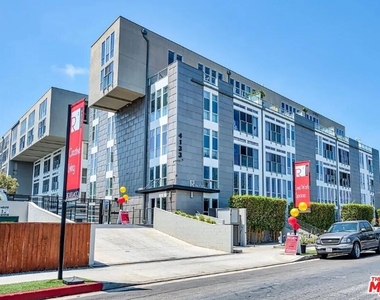 4133 Redwood Avenue - Photo Thumbnail 2