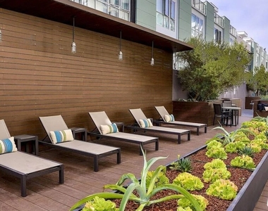 4133 Redwood Avenue - Photo Thumbnail 3