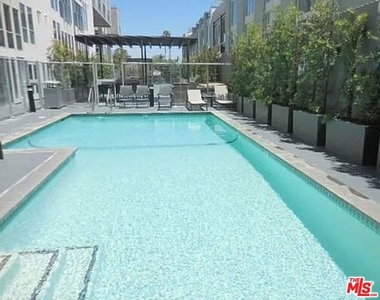 4133 Redwood Avenue - Photo Thumbnail 7