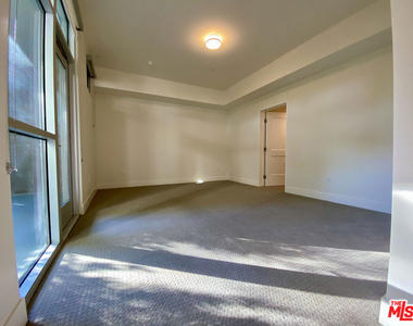 8017 W Norton Avenue - Photo Thumbnail 5