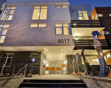 8017 W Norton Avenue - Photo Thumbnail 11
