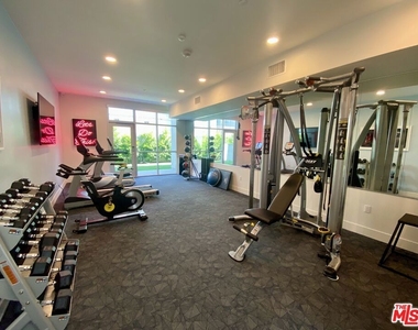 8017 W Norton Avenue - Photo Thumbnail 14