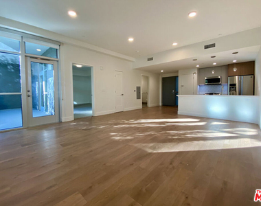 8017 W Norton Avenue - Photo Thumbnail 4