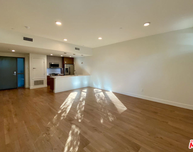 8017 W Norton Avenue - Photo Thumbnail 3