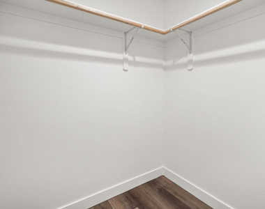 2527 Hauser Boulevard - Photo Thumbnail 16