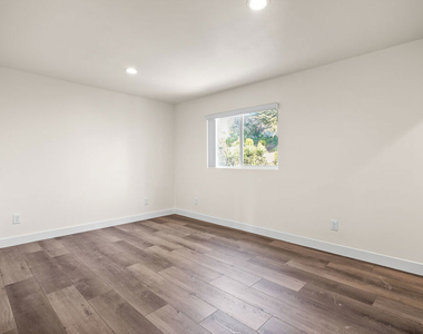 2527 Hauser Boulevard - Photo Thumbnail 12