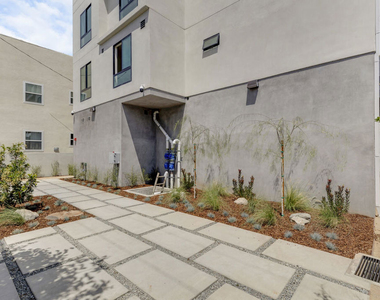 1825 N New Hampshire Avenue - Photo Thumbnail 13