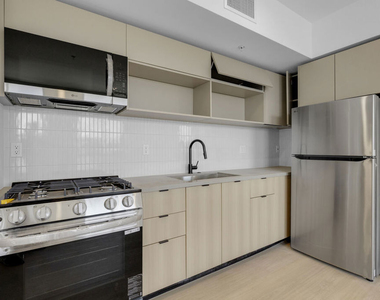 1825 N New Hampshire Avenue - Photo Thumbnail 5