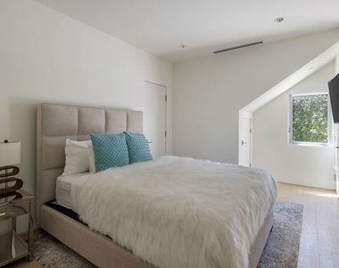 2189 Summitridge Drive - Photo Thumbnail 28